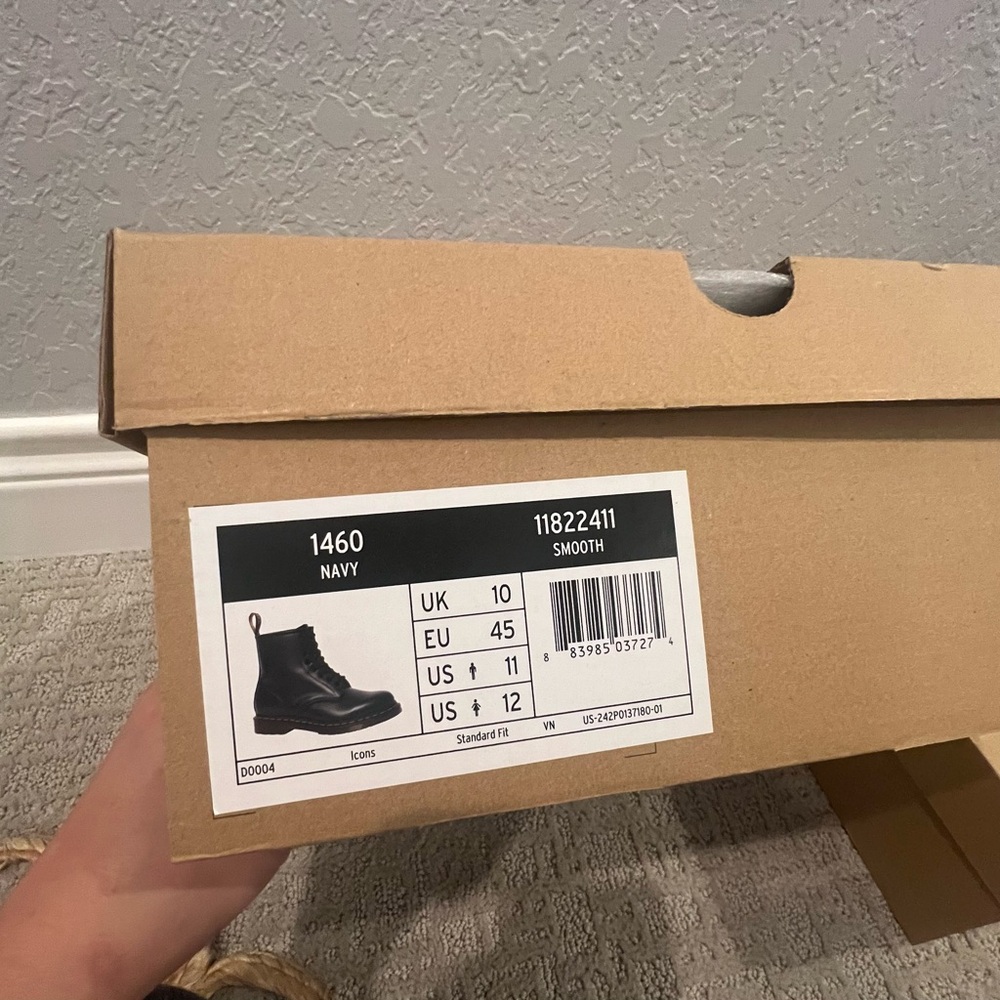 Dr. Martens Navy Leather Men's Boots in Box - Picture 5 of 5